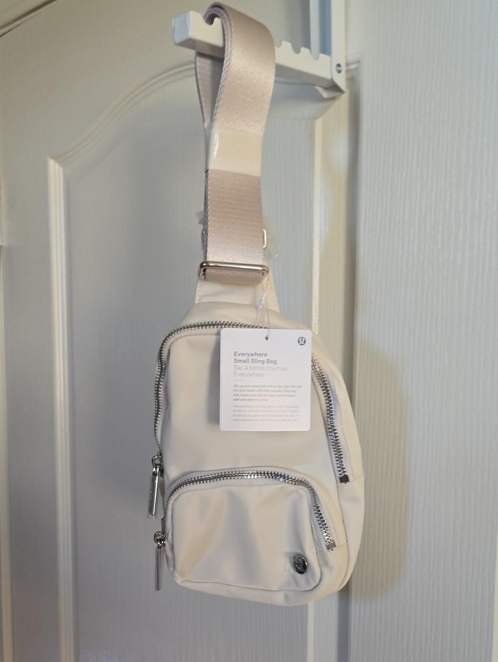 Lululemon EVERYWHERE SLING BAG SMALL